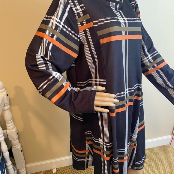 K R L Dress - Picture 5 of 10